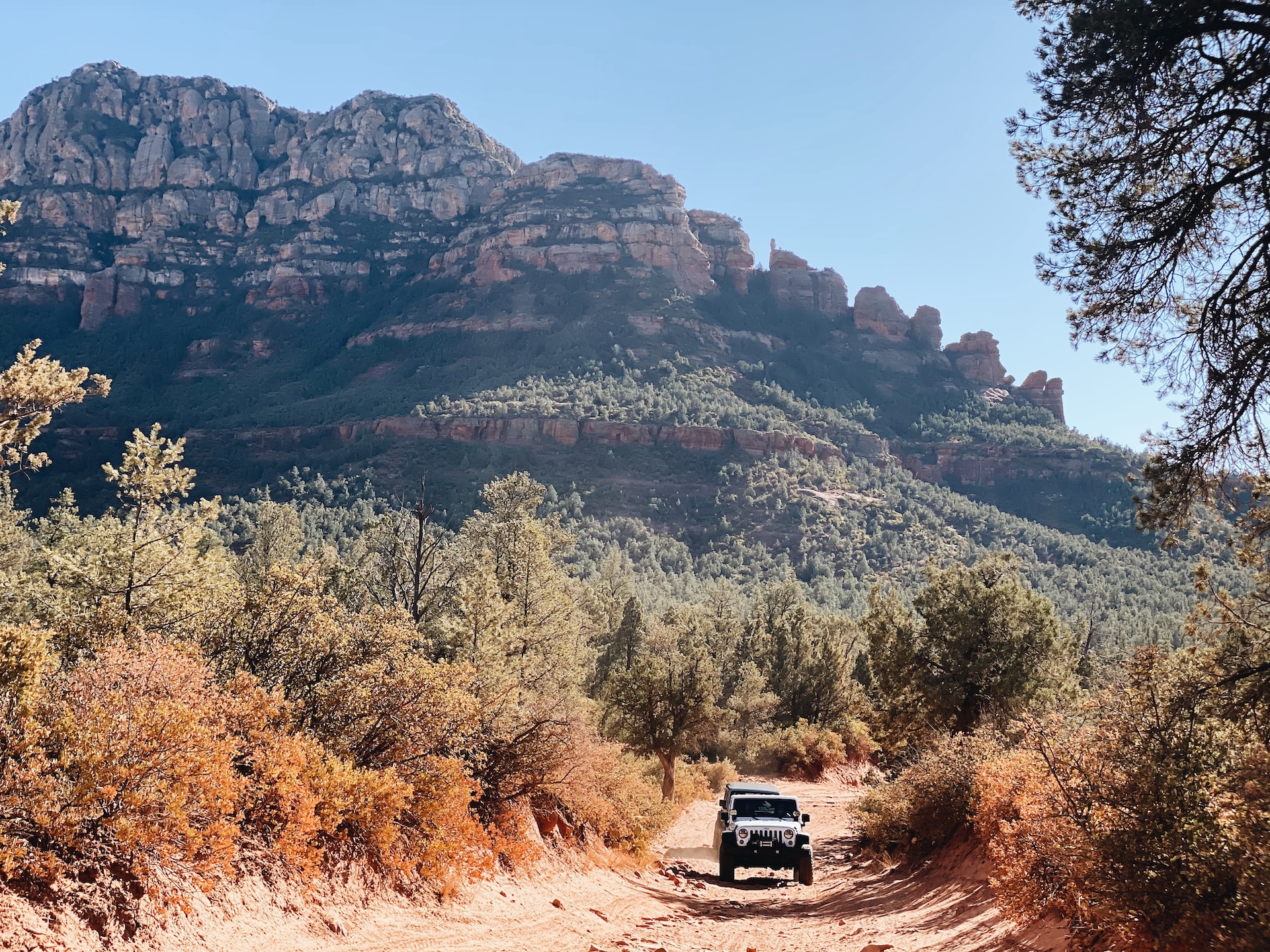 Image of SUV in Sedona Arizona, on a trail - Odyssey App